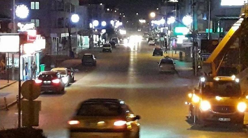 Kartepe Belediyesi&rsquo;nden Sokaklara Işıklı Direk &Uuml;st&uuml; Motifleri