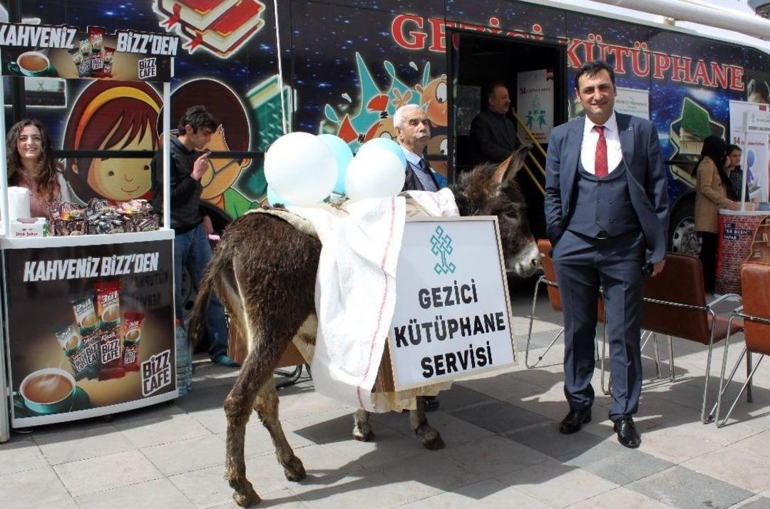 Erzurum&rsquo;da Eşekli, At Arabalı K&uuml;t&uuml;phane Haftası Etkinliği