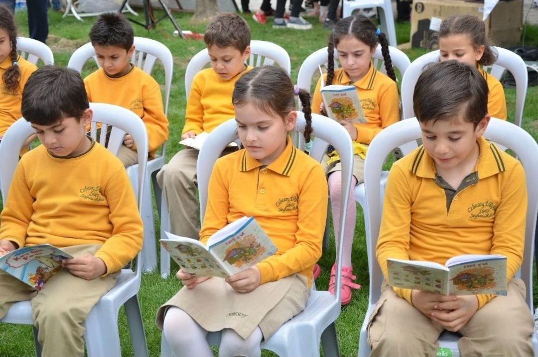 Adana&rsquo;da Kitap Okuma Etkinliği