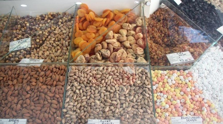 Kışın Vazge&ccedil;ilmez &Ccedil;erezleri Tezgahlarda Yerini Aldı