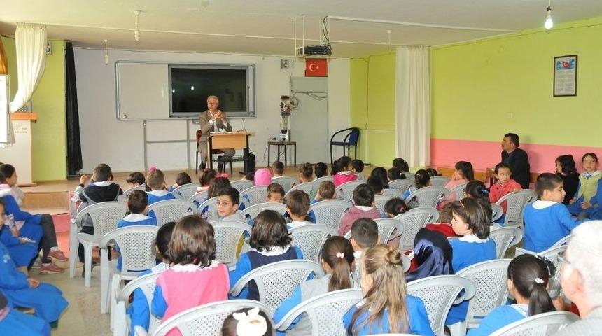 Akşehir&rsquo;de Yazar Karag&ouml;z &Ouml;ğrencilerle Bir Araya Geldi