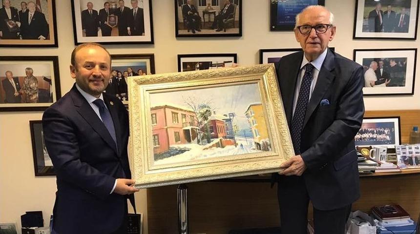 Fifa Onursal Başkanı Şenez Erzik&rsquo;i Duygulandıran Resim