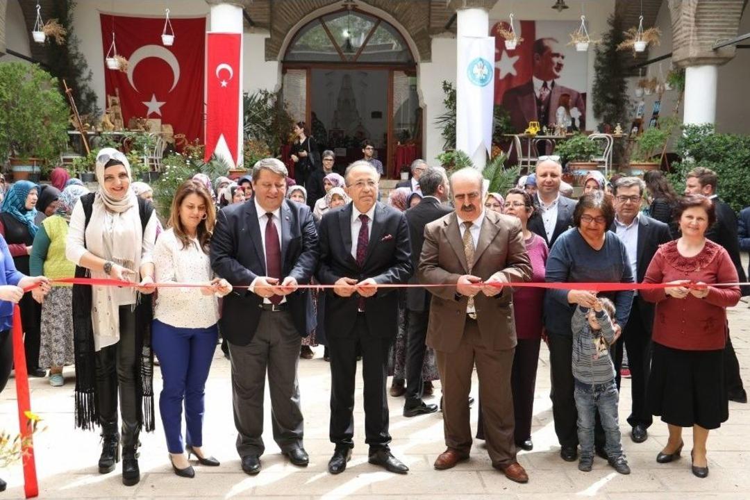 Masmek Kursiyerlerinden El Sanatları Sergisi