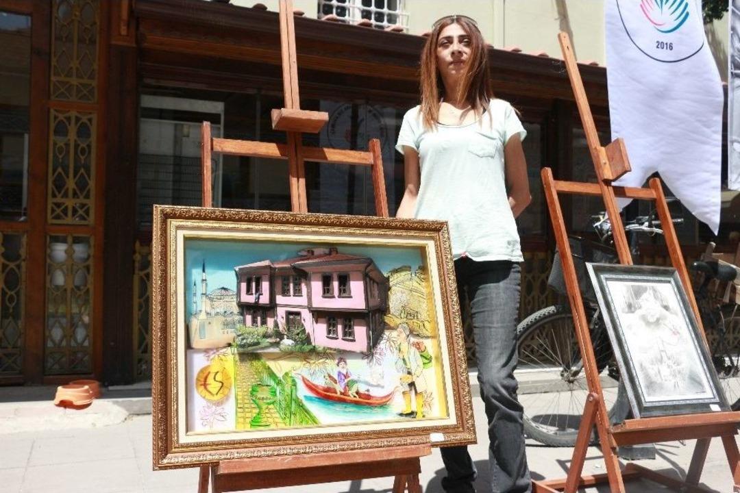 &Ccedil;izdikleri Resimler Yetimlere Umut Olacak