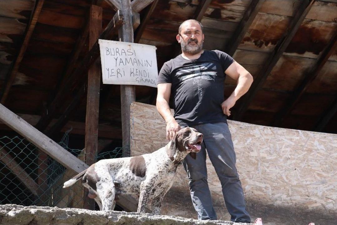 Astığı Tabela G&ouml;renleri G&uuml;ld&uuml;r&uuml;yor