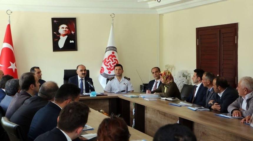 Vali Günaydın Yenişarbademli’de Muhtarlar Toplantısı Düzenledi