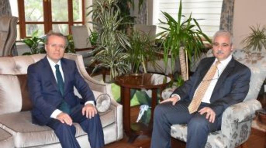 Manisa&rsquo;ya Yeni Atanan Sağlık M&uuml;d&uuml;r&uuml; G&ouml;revine Başladı