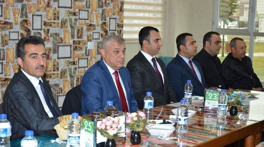 Başkan Polat, Yeşilyurt&rsquo;taki Okulların M&uuml;d&uuml;rleriyle Bir Araya Geldi