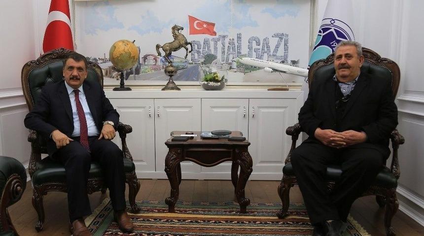 Battalgazi Belediyesi&rsquo;nin Yeni Binasına Hayran Kaldı