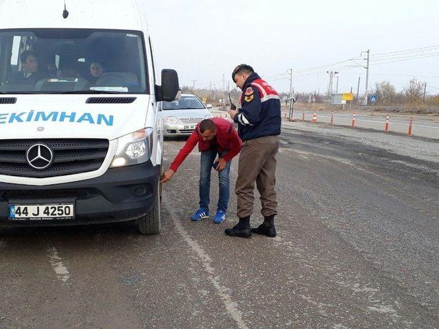 Jandarmadan Kış Lastiği Uygulaması