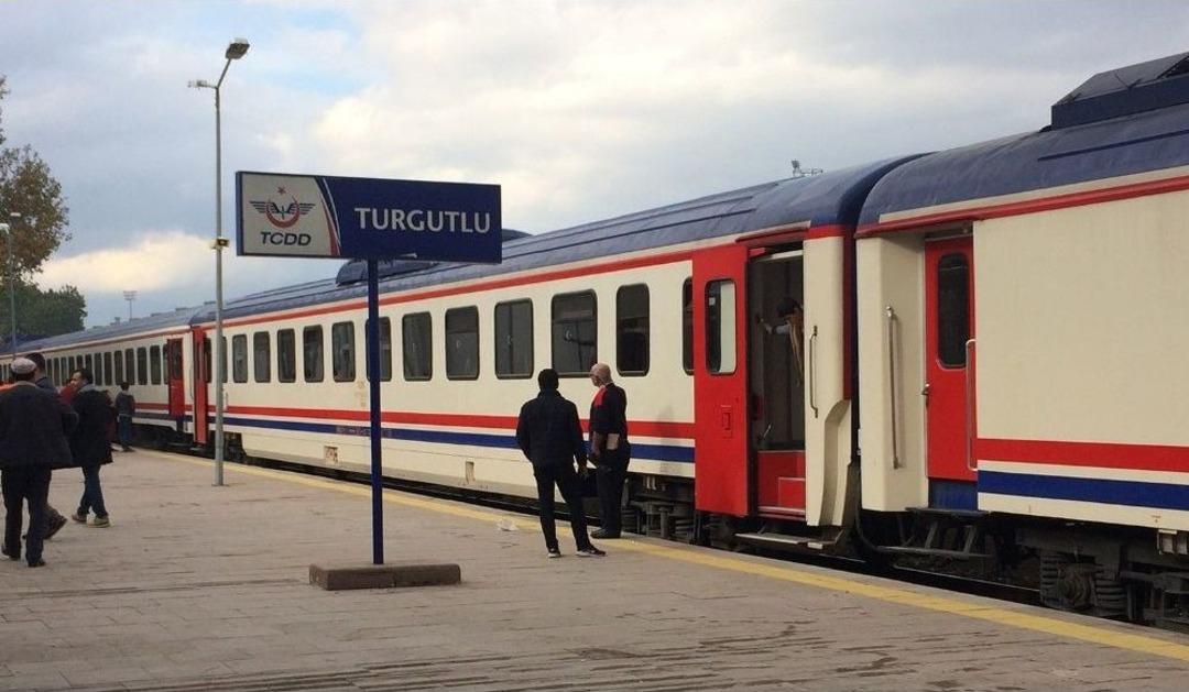 Manisa&rsquo;da Hemzemin Ge&ccedil;itte Kaza: 1 Yaralı