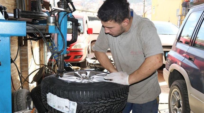 Oto Lastik&ccedil;ilerinde 1 Aralık Yoğunluğu