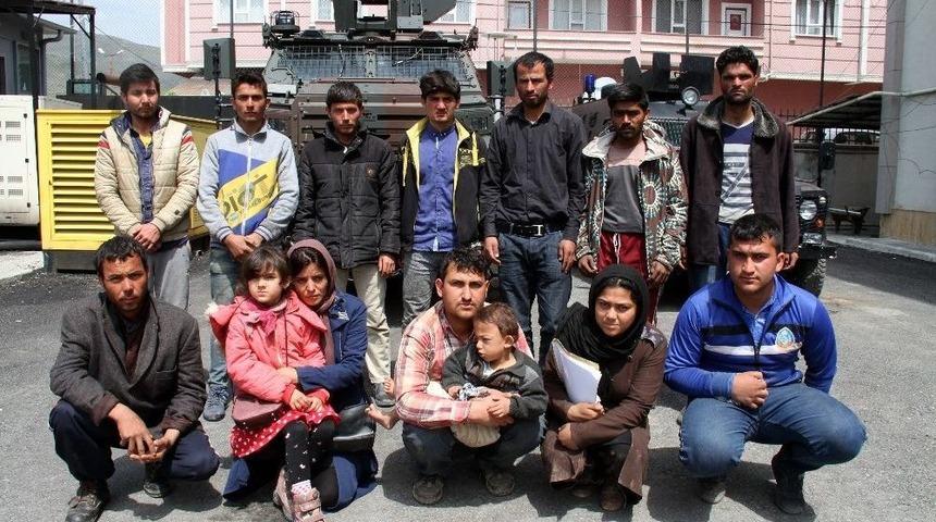 Muradiye&rsquo;de 14 Ka&ccedil;ak M&uuml;lteci Yakalandı