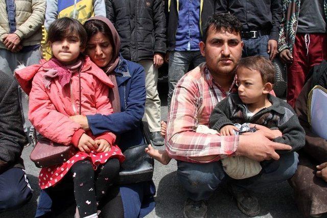 Muradiye’de 14 Kaçak Mülteci Yakalandı