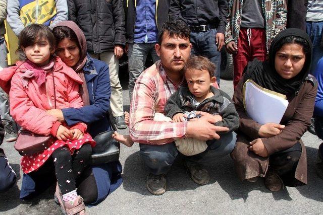 Muradiye’de 14 Kaçak Mülteci Yakalandı