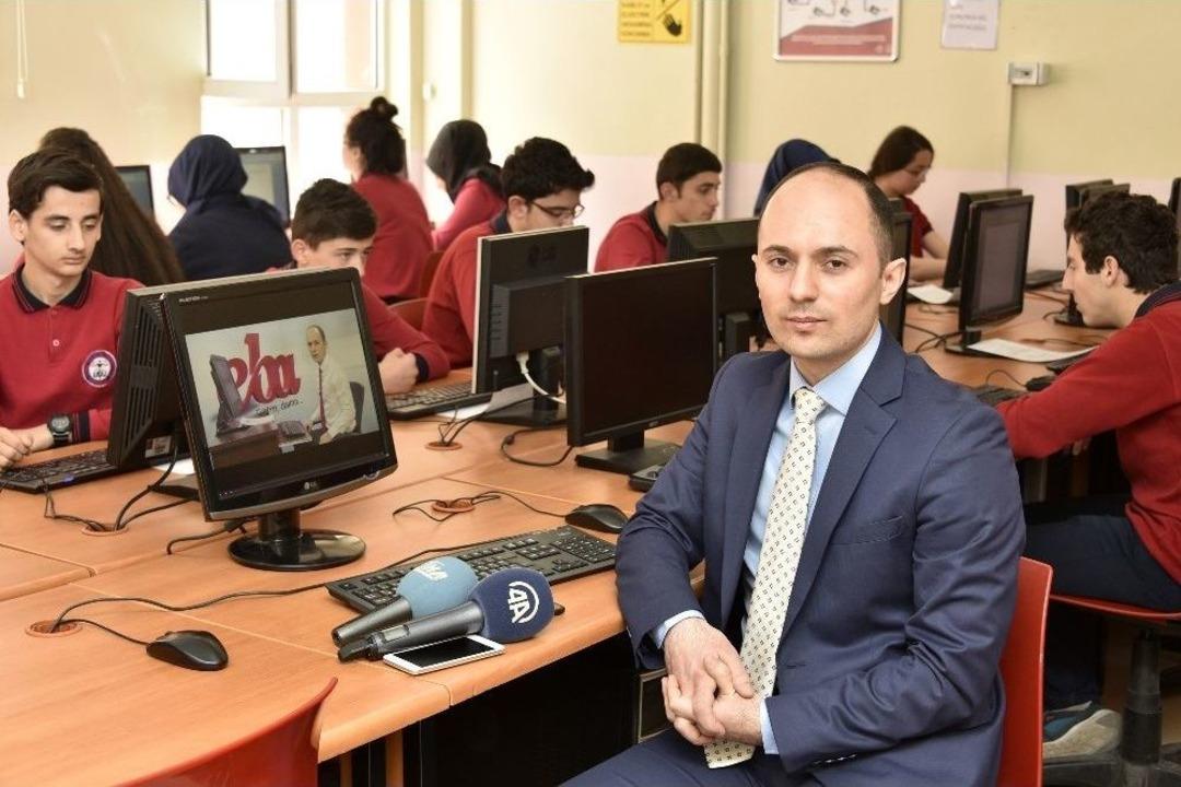 D&uuml;nya Klavye Şampiyonu Ve Rekortmeni G&uuml;m&uuml;şhane&rsquo;de