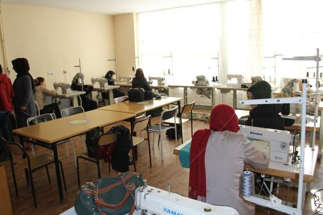 Şemdinli&rsquo;de Kadınlar Meslek &Ouml;ğreniyor