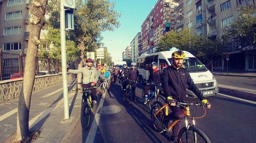 Bisiklet Tutkunlarını Soğuk Havalar Da Engelleyemiyor