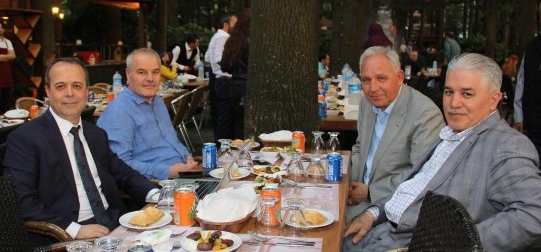 Sakaryalı Gazeteciler İftarda Buluştu