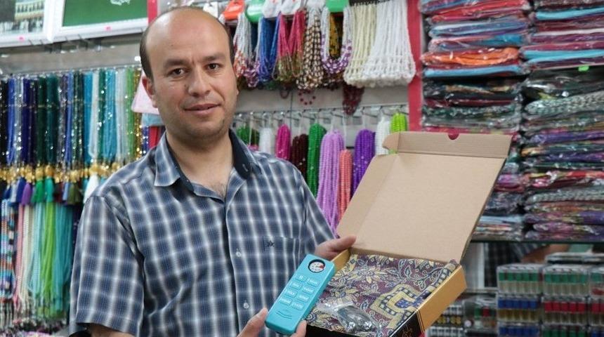 Namaz Elbisesi Ve Namaz &Ouml;ğreten Seccade Satışlarında Artış