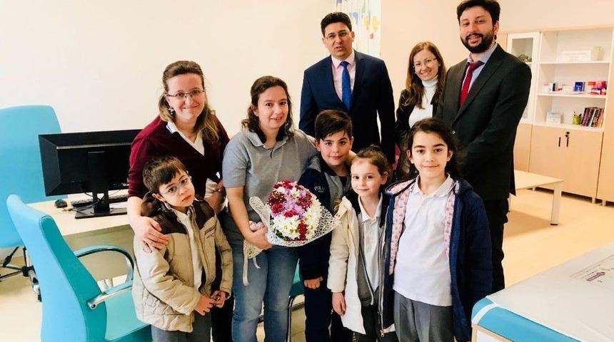 Lapseki&rsquo;de &Ouml;ğrencilerden Yılın Doktoruna Tebrik Ziyareti