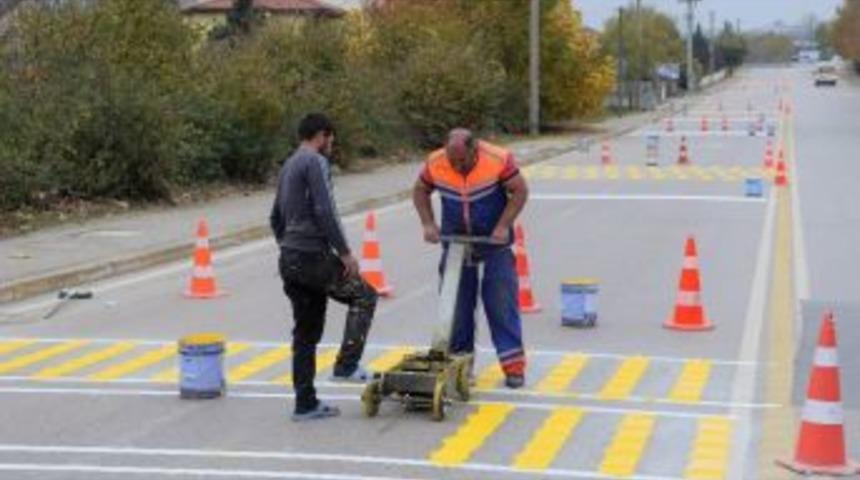 Başiskele&rsquo;de Sokaklar Hız Kesiciler İle G&uuml;venli Hale Getiriliyor