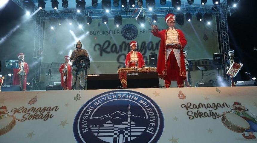 Yıldız Ve &Ccedil;elik&rsquo;ten Ramazan Sokağı Gezisi