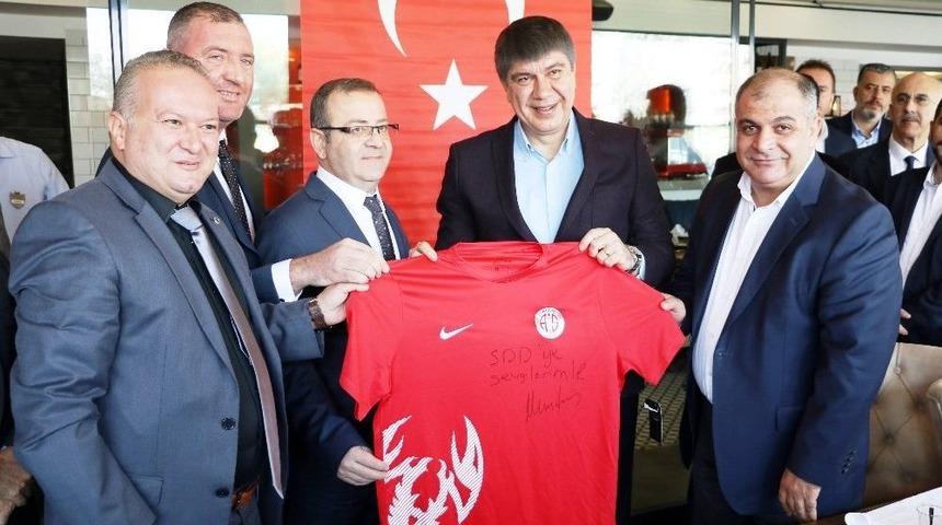 T&uuml;rel&rsquo;den Antalyaspor Başkanı &Ouml;zt&uuml;rk&rsquo;e Flaş &Ccedil;ağrı
