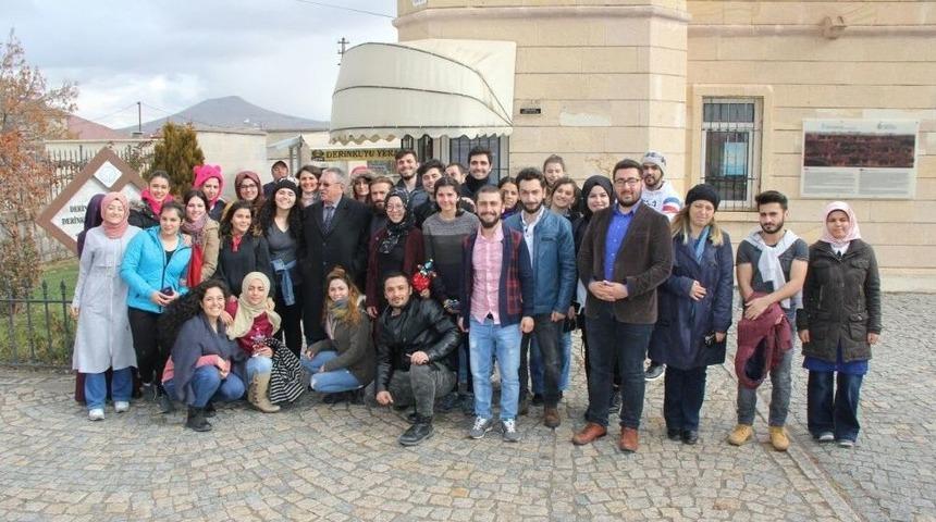 Sanat Kul&uuml;b&uuml; &Ouml;ğrencileri K&ouml;y Okullarında