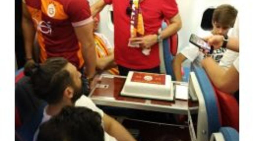 U&ccedil;akta Şampiyonluk Pastası Kesildi