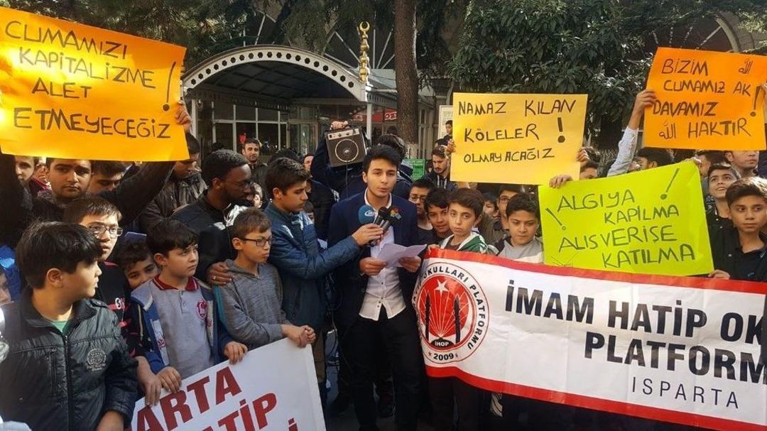 Isparta&rsquo;da Cuma Namazı &Ccedil;ıkışı &rsquo;kara Cuma&rsquo; Protestosu