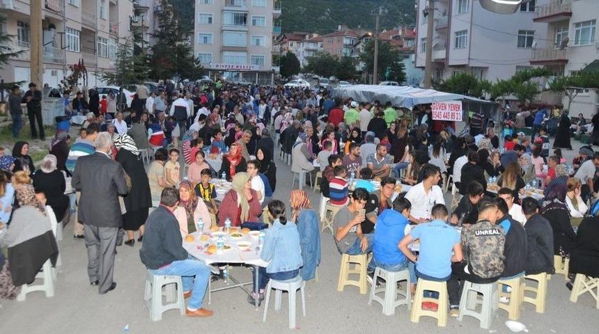 Akşehir&rsquo;de Mahalle İftarları Devam Ediyor