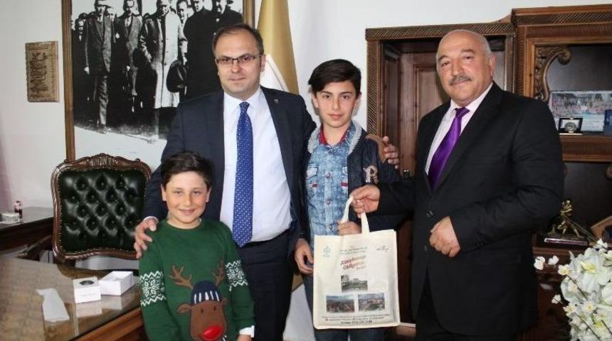 En &Ccedil;ok Kitap Okuyanlar &Ouml;d&uuml;llendirildi