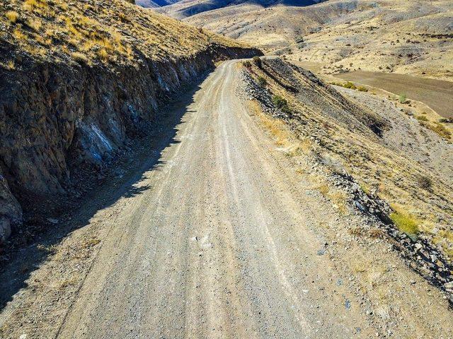 Hekimhan’da Yol Çalışmaları Devam Ediyor