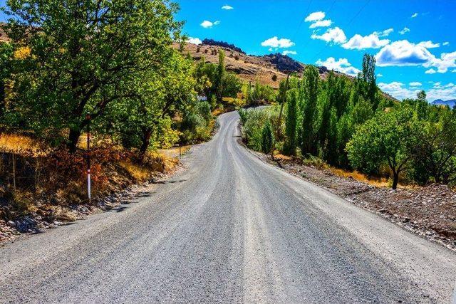 Hekimhan’da Yol Çalışmaları Devam Ediyor