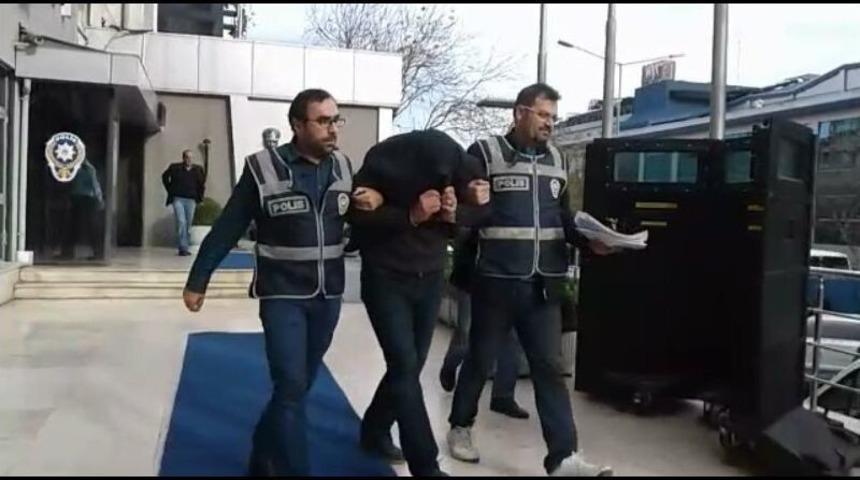 Meslekten İhra&ccedil; Polis Memuru, "bakanlıktan Geliyorum" Diyerek Fabrikaları Dolandırdı
