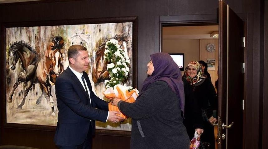 &Ccedil;anlı Kadınlardan Başkan Kuzu&rsquo;ya Ziyaret