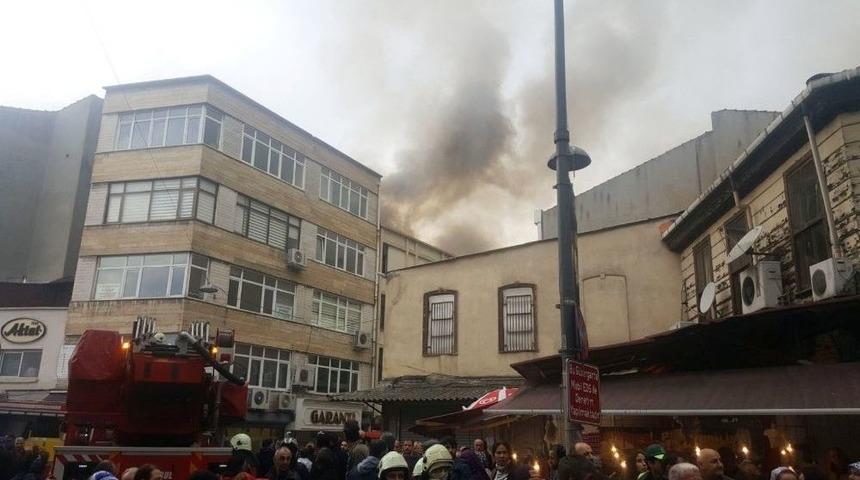 Beyoğlu&rsquo;nda Mobilya At&ouml;lyesinde Yangın