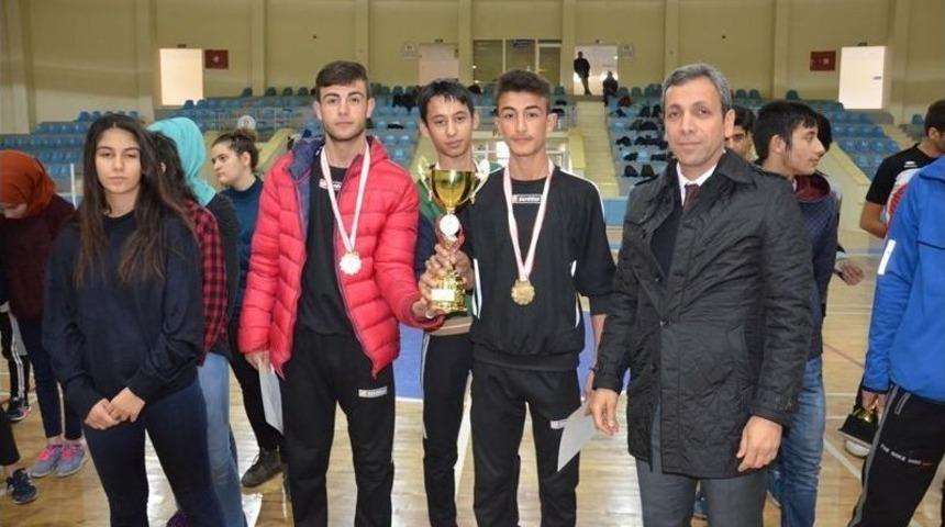 Okullararası Badminton M&uuml;sabakaları Sona Erdi