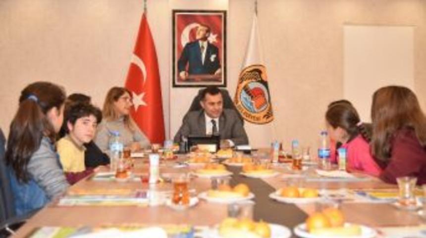 Y&uuml;cel, Eko &Ouml;ğrencileri İle &Ccedil;evre Bilincini Konuştu