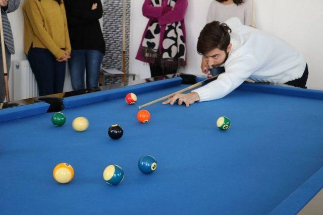 Eczacılık Fakültesi’nde Bilardo Turnuvası Düzenlendi