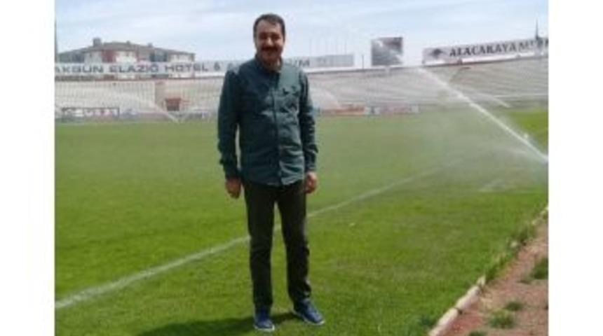 Atatürk Stadyumu Zemini Suya Kavuştu