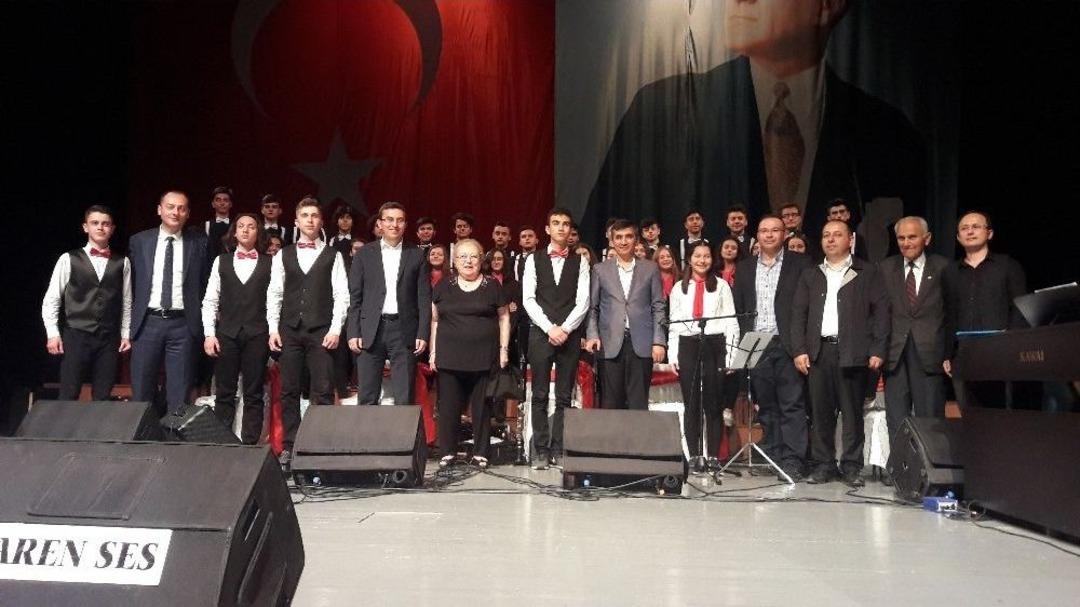 &Ouml;grencilerin &rsquo;m&uuml;zik Dinletisi&rsquo; 19 Mayıs Gecesine Damgasını Vurdu