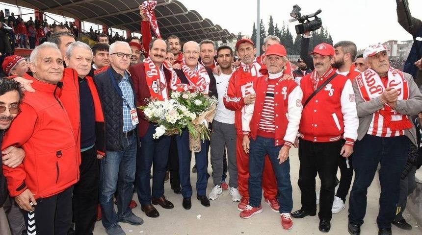 Başkan Kafaoğlu&rsquo;ndan Balkes Taraftarına Forma Jesti