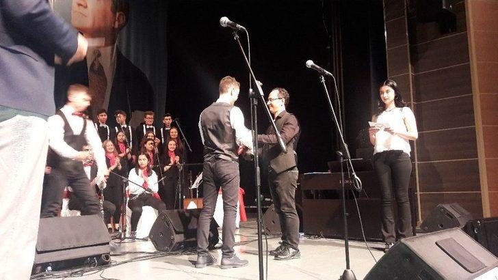 Ögrencilerin ’müzik Dinletisi’ 19 Mayıs Gecesine Damgasını Vurdu G5