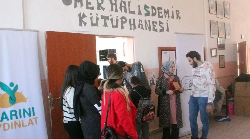 İstanbul&rsquo;dan Gelen &Ouml;ğrenciler Niğde&rsquo;de K&uuml;t&uuml;phane Kurdu