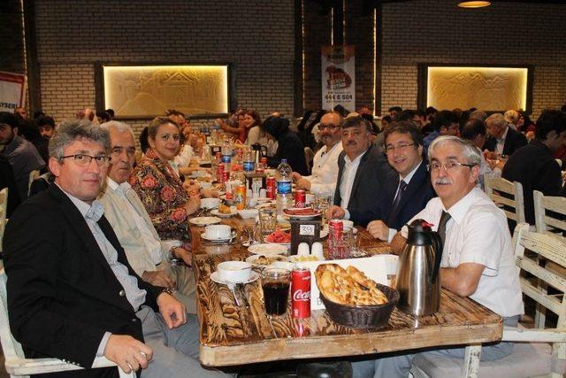 Kayseri Tabip Odası, İntern Doktorla İftar Yemeğinde Bir Araya Geldi