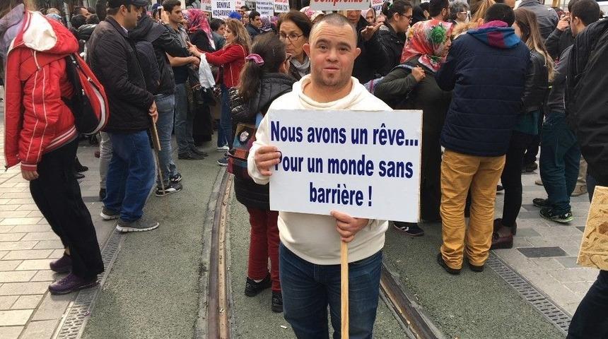 Engelli Vatandaşlar Taksim&rsquo;de Y&uuml;r&uuml;d&uuml;