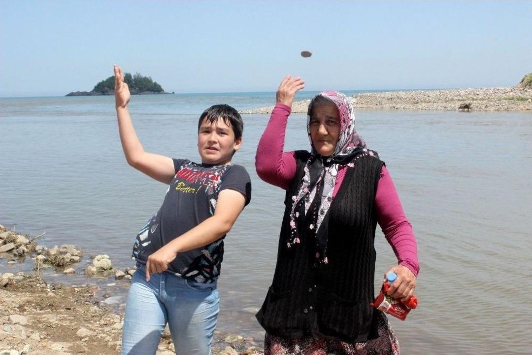 4 Bin Yıldır Sac Ayaktan Ge&ccedil;ip Dere İle Denizin Ortasını Taşlıyorlar