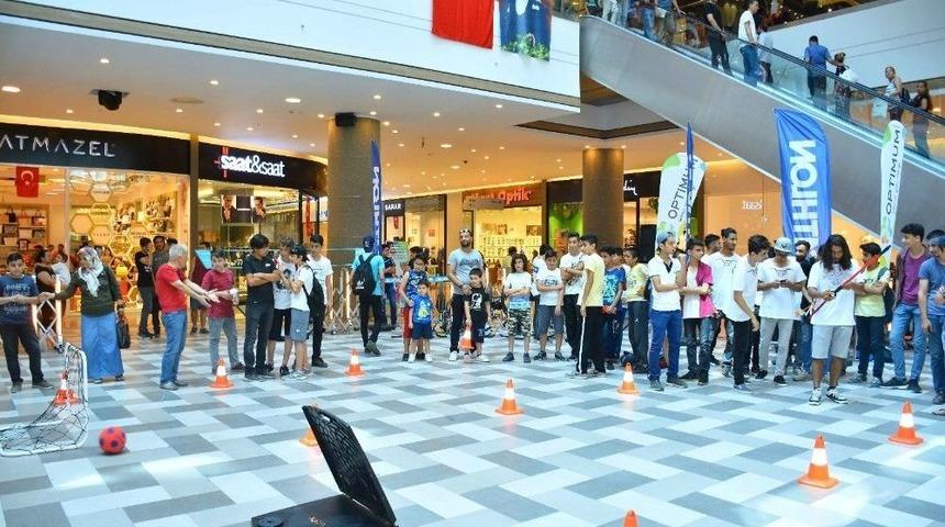 Gen&ccedil;ler, Bayramlarını Spor Festivali&rsquo;nde Kutladı